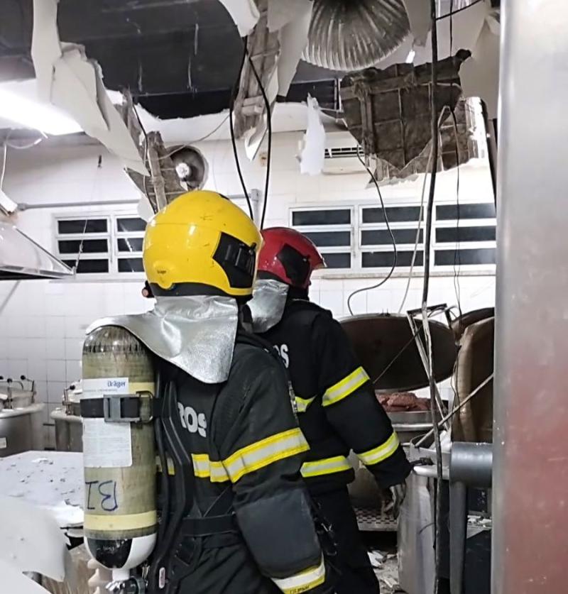 Corpo de Bombeiros socorre trabalhador com queimadura após explosão de panela de pressão industrial