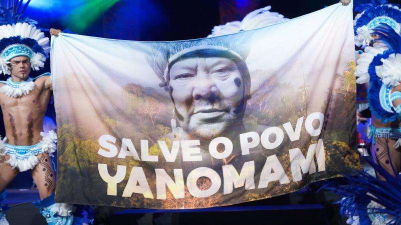 Boi Caprichoso deixa mensagem de resistência e defesa dos povos amazônicos durante espetáculo no Festival de Curitiba