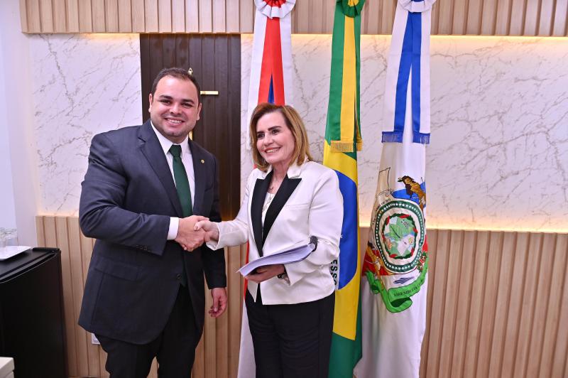 Presidente do TCE-AM entrega Prestação de Contas Anual de 2023 à Assembleia Legislativa