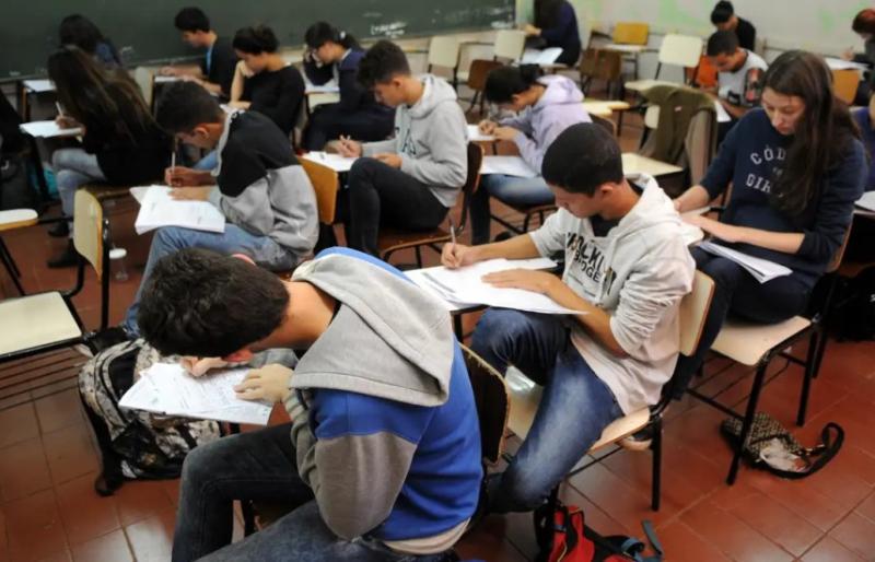 PÉ-DE-MEIA: estudantes nascidos entre julho e agosto recebem benefício nesta segunda-feira (1°)