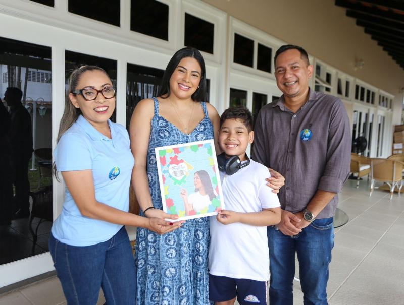 No Dia Mundial de Conscientização sobre o Autismo, família atípica reconhece lei da deputada Mayra Dias como apoio à causa
