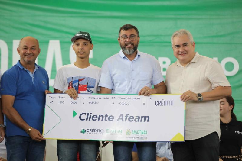 Em Novo Airão, Wilson Lima concede mais de 120 títulos definitivos de moradia e realiza entregas que somam R$ 34 milhões
