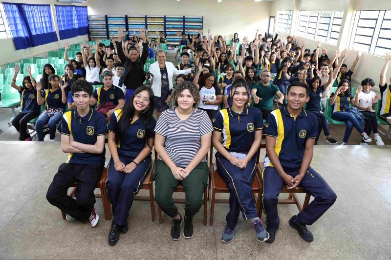 Educação que transforma: Projeto de escola estadual amplia aprovação de alunos em vestibular
