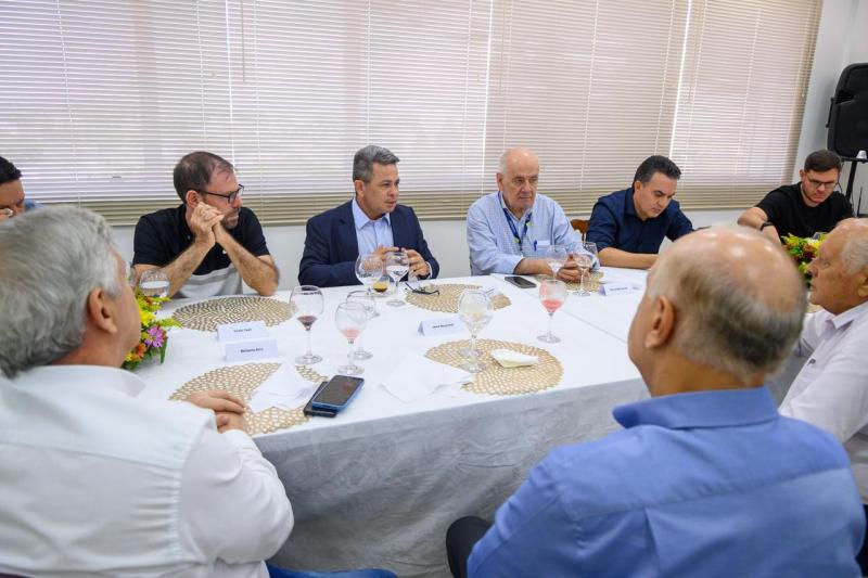 Governo do Amazonas avança em tratativas para impulsionamento do polo naval