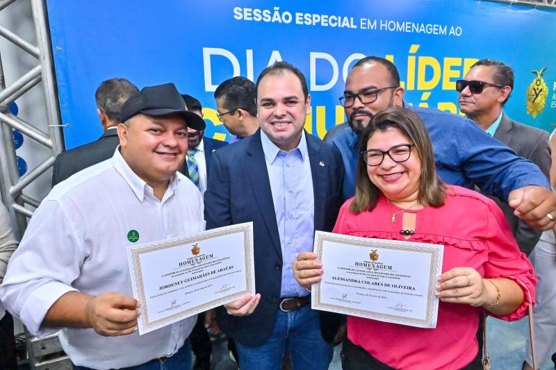 Roberto Cidade preside Sessão Especial alusiva ao Dia do Líder Comunitário e reúne mil representantes da classe