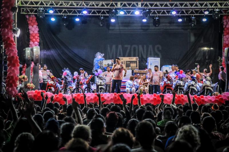 15 anos do Show de Prêmios: Prefeitura premia mais de mil mães de Parintins