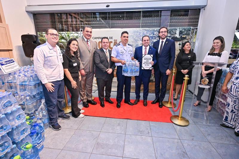 Roberto Cidade entrega à FAB 15 toneladas de donativos que serão enviados para o Rio Grande do Sul