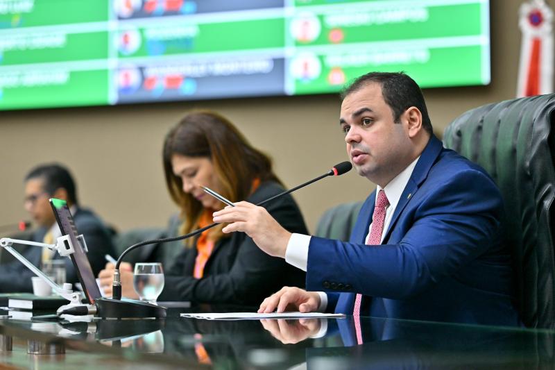 PLs de Roberto Cidade que tratam sobre voluntariado e estabelecem protocolo de proteção ao consumidor são aprovados na Aleam 