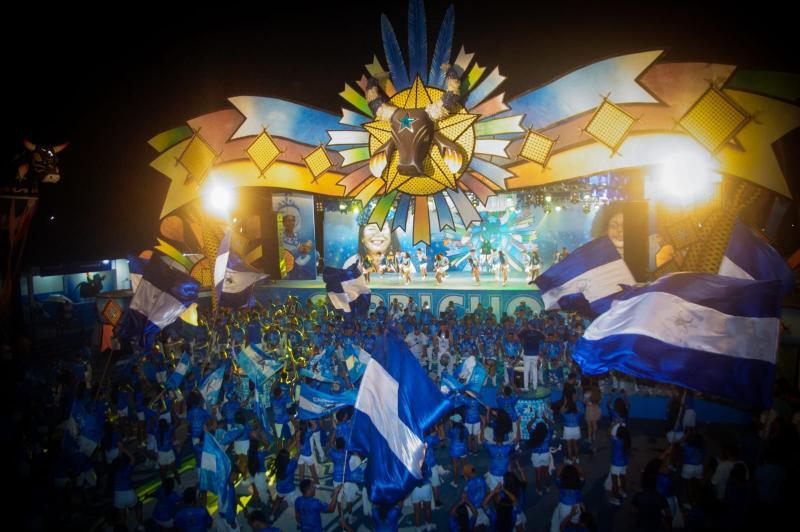 Caprichoso celebra história azulada com os cantores Edilson Santana e Renato Freitas