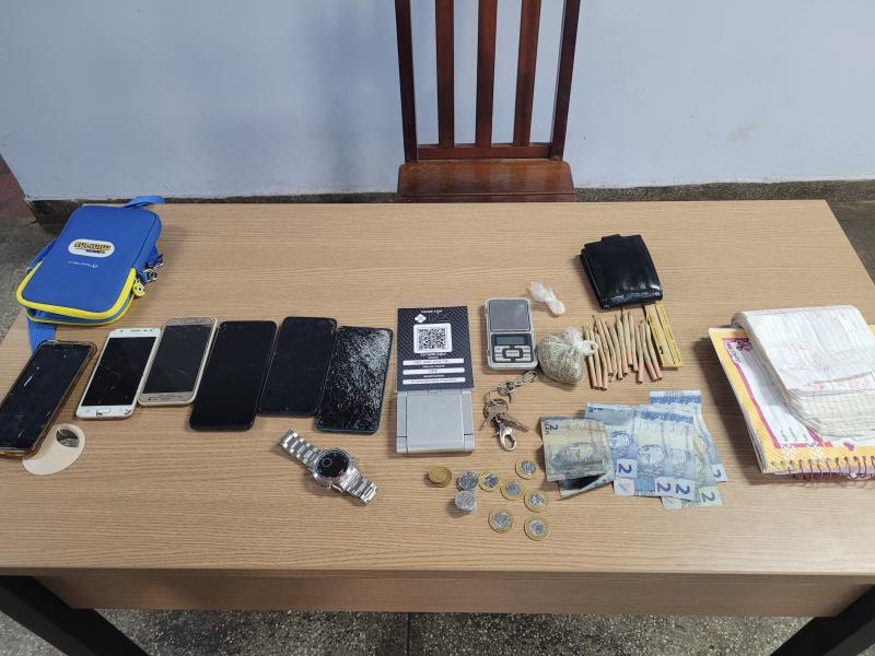 Policiais militares prendem dupla envolvida com tráfico de drogas, em Parintins