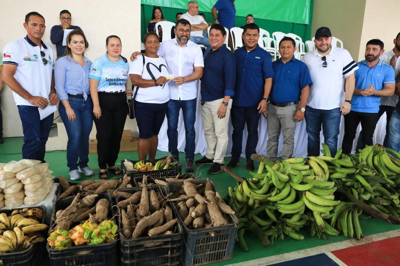 Governador Wilson Lima entrega mais de R$ 814 mil em fomentos para setor primário de Maraã