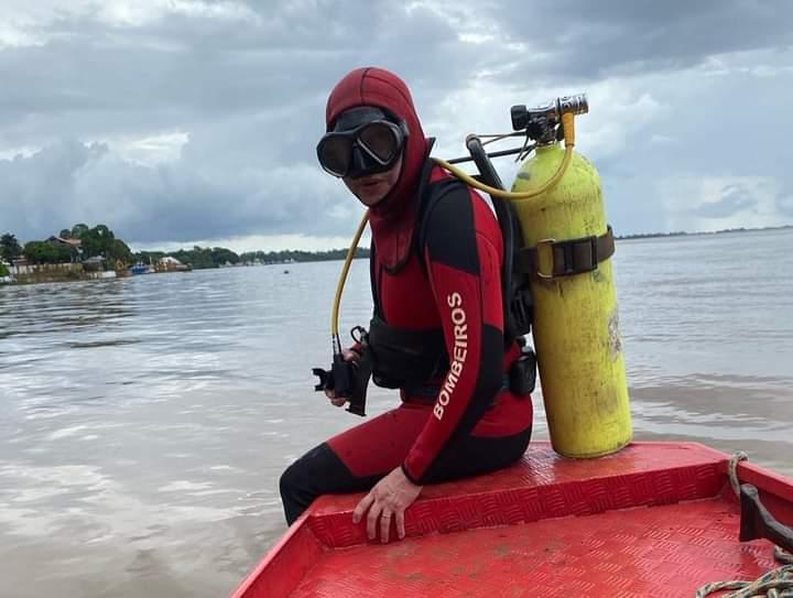 Bombeiros de Parintins fazem buscas por homem que desapareceu no rio Amazonas 