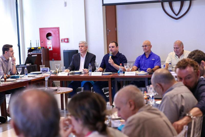 Pré-candidato Roberto Cidade apresenta propostas e escuta demandas de empresários