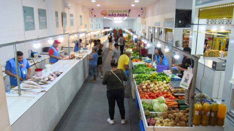 Governo do Amazonas e Prefeitura de Manaus entregam feira do Alvorada 2 revitalizada