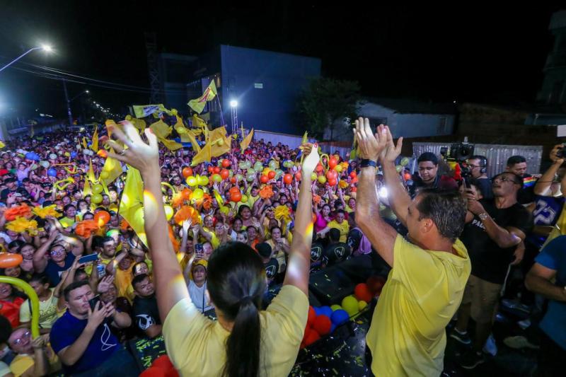 Em apoio a Mateus Assayag, prefeito de Parintins Bi Garcia reúne multidão