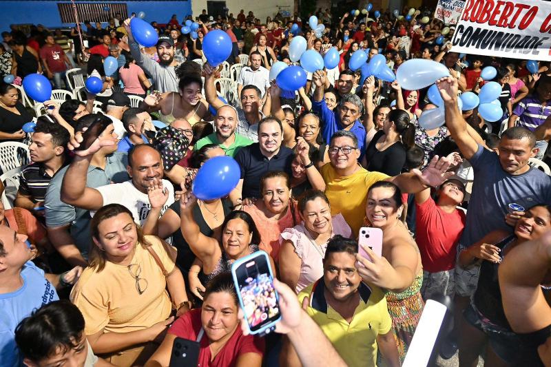 Na zona Norte, Roberto Cidade, pré-candidato à Prefeitura de Manaus, alerta população sobre as obras que só aparecem às vésperas da eleição 