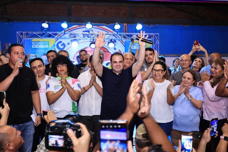 Na Cachoeirinha, o pré-candidato à Prefeitura de Manaus, Roberto Cidade apresenta proposta para melhorar a saúde básica municipal