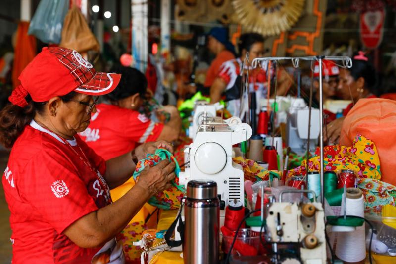 Boi Garantido leva sustentabilidade para a arena com a produção de penas artesanais