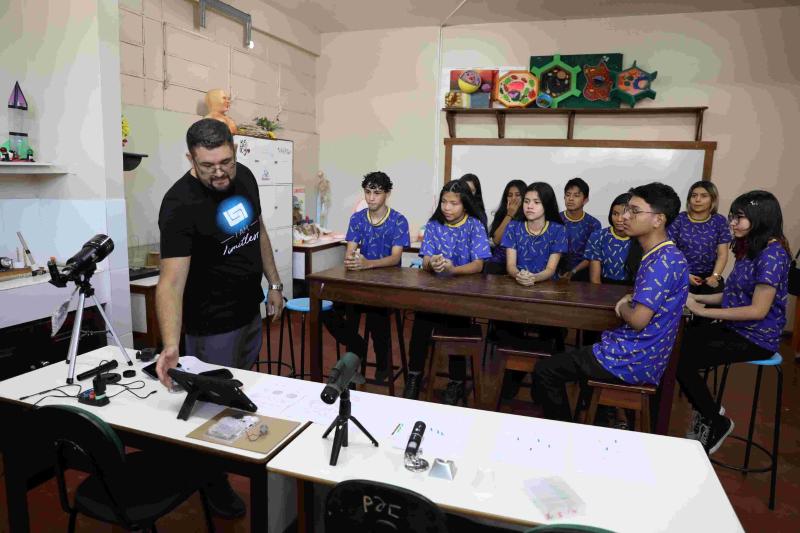 Projeto de Astronomia estimula o estudo de Física e a exploração espacial em escola estadual de Parintins