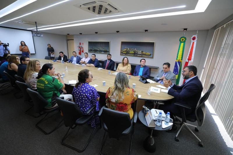 Wilson Lima anuncia pagamento de vale-alimentação para servidores afastados por licença médica, prêmio e maternidade