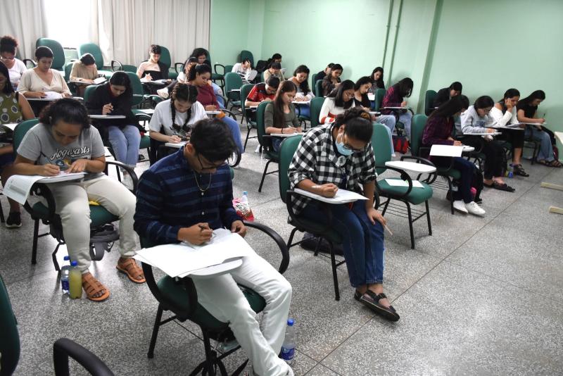Prazo para solicitar isenção das taxas de inscrição do Vestibular e SIS da UEA termina nesta sexta-feira 
