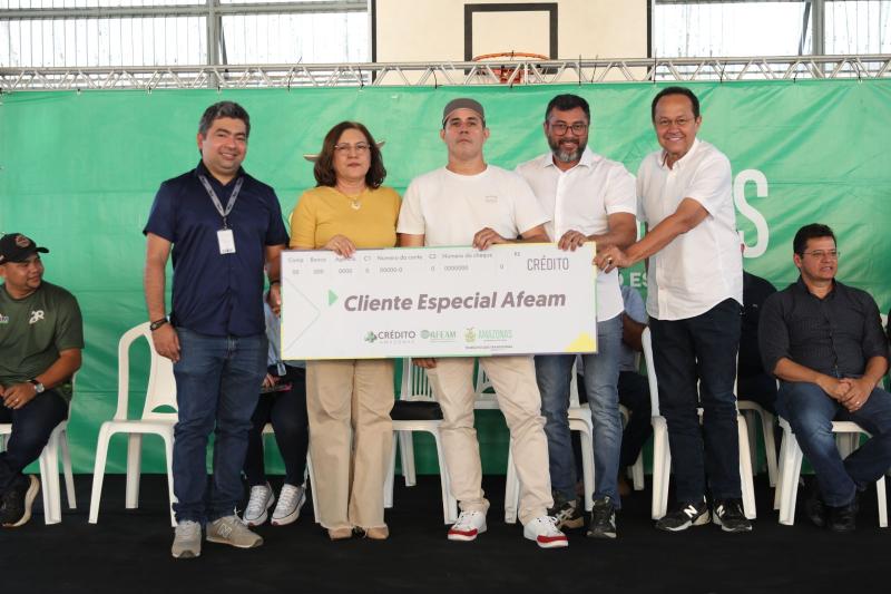 Governador Wilson Lima anuncia mais de R$ 800 mil em investimentos para o setor primário e comércio em Humaitá