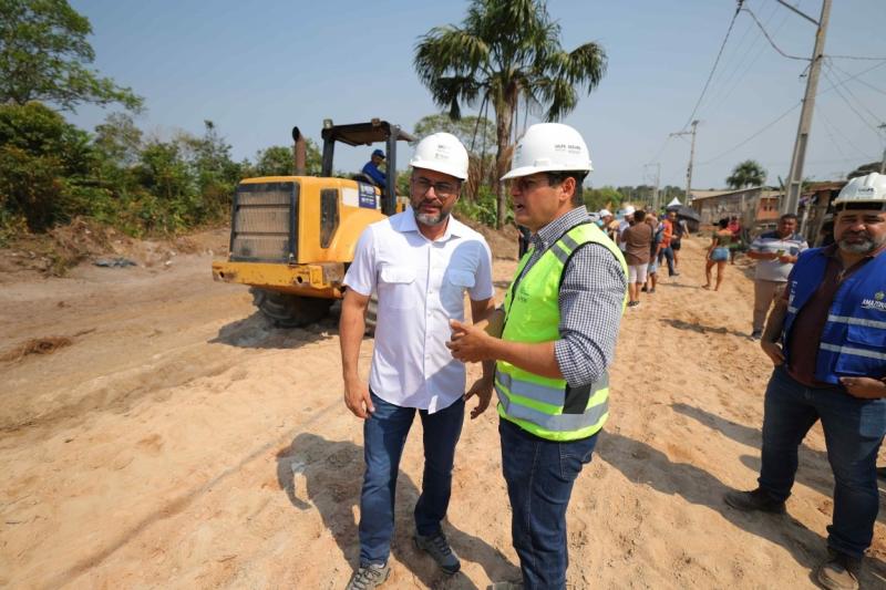 Governador Wilson Lima vistoria obras de saneamento do programa Asfalta Amazonas no bairro Tarumã
