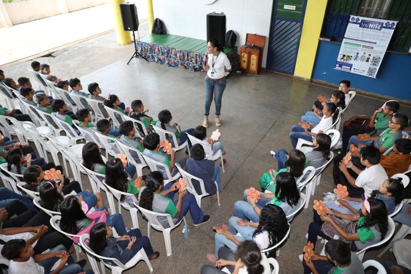 Alunos e servidores da rede estadual de ensino recebem orientações sobre a cultura de paz nas escolas