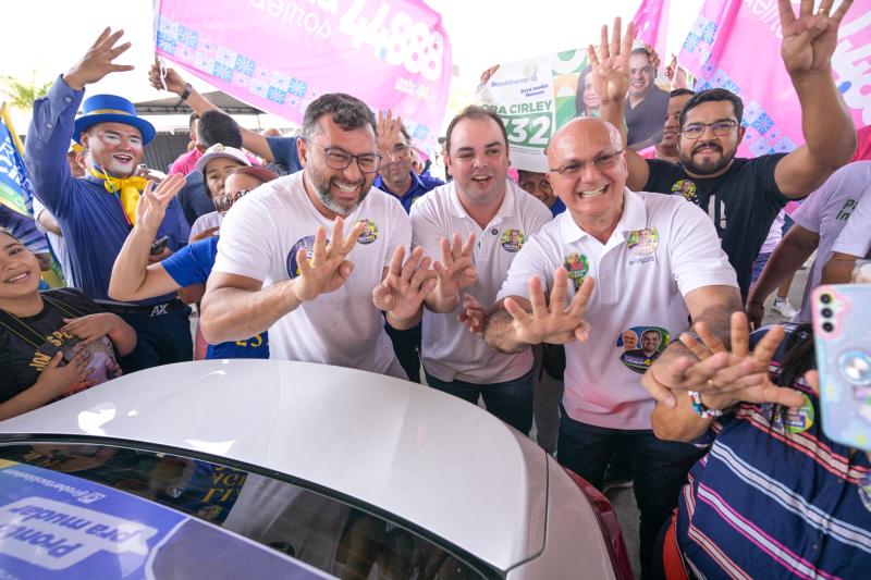 Roberto Cidade cria QG para adesivagem de veículos em Manaus; inauguração teve mais de 600 carros 