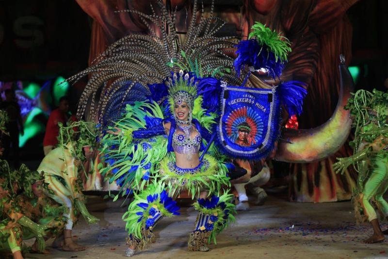 Guerreiros Mura imergem na floresta amazônica e revela os mistérios da noite