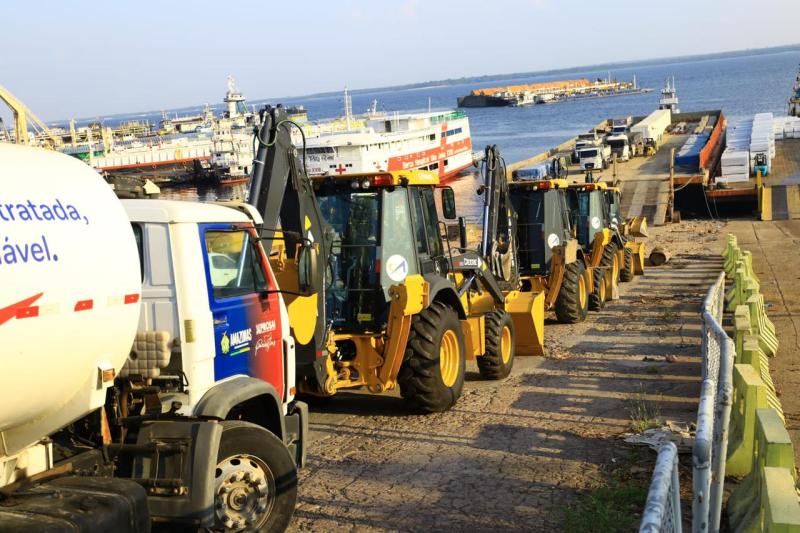 Governo do Amazonas envia equipamentos para obras de água e esgoto do Prosai Parintins