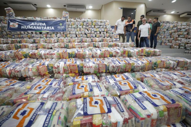 Em Parintins, Wilson Lima entrega ajuda humanitária e anuncia atendimentos de saúde para municípios do baixo Amazonas