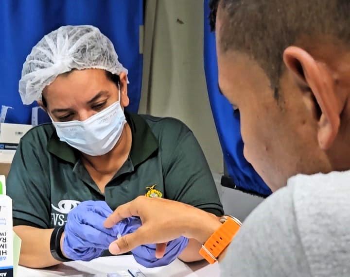 Governo Presente: FVS-RCP leva testagem rápida para HIV, sífilis e hepatites B e C, no bairro Colônia Terra Nova