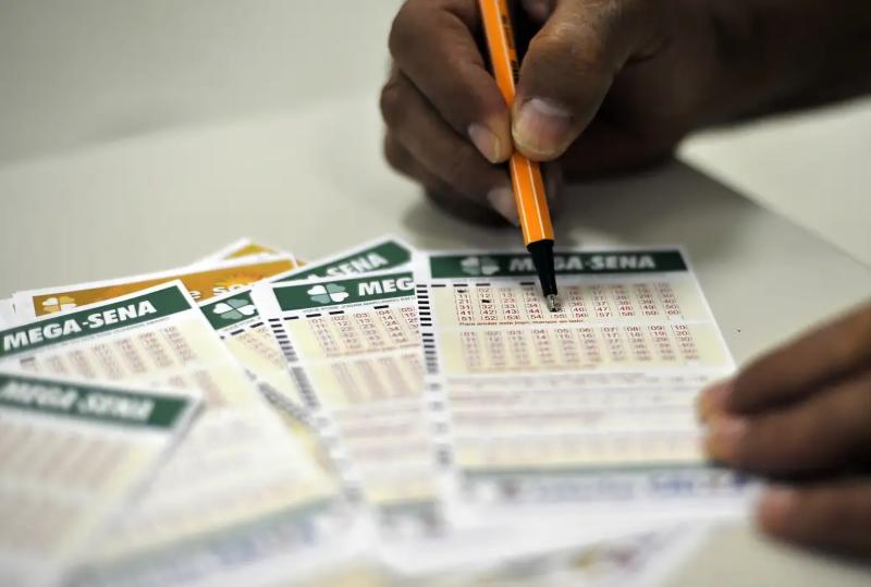 Sem ganhadores, Mega-Sena acumula e prêmio vai para R$ 14 milhões