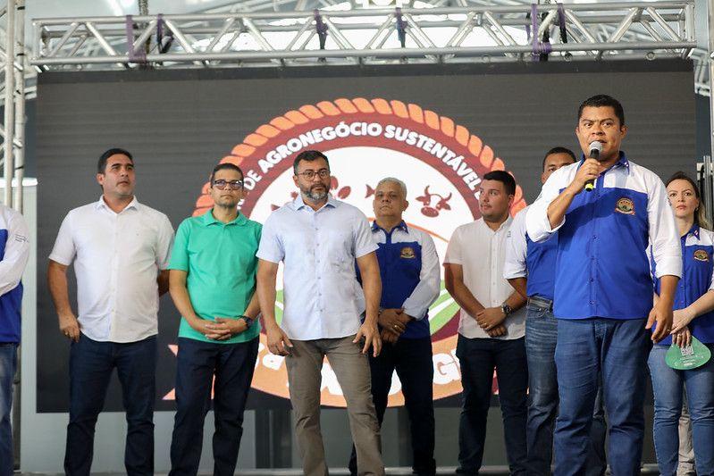 Governo do Amazonas adquire 300 toneladas de suplemento alimentar para atender rebanho de pecuaristas afetados pela seca 