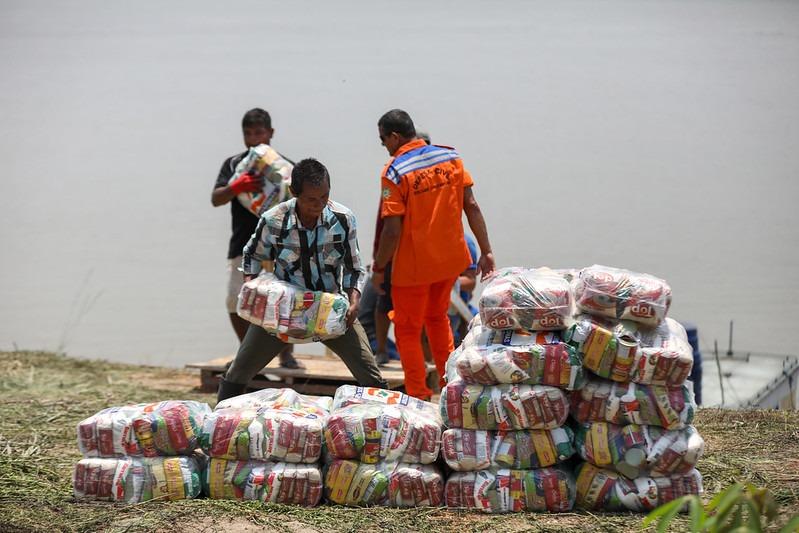 Governo do Amazonas envia 1,9 mil toneladas de alimentos aos 62 municípios castigados pela estiagem severa