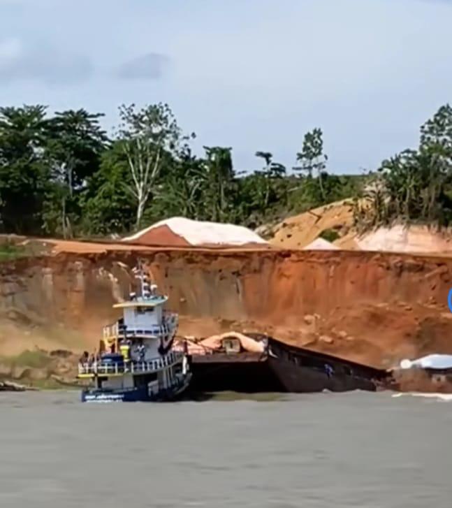 Em Manacapuru, barranco desaba e Porto da Terra Preta é engolido pelo rio Solimões