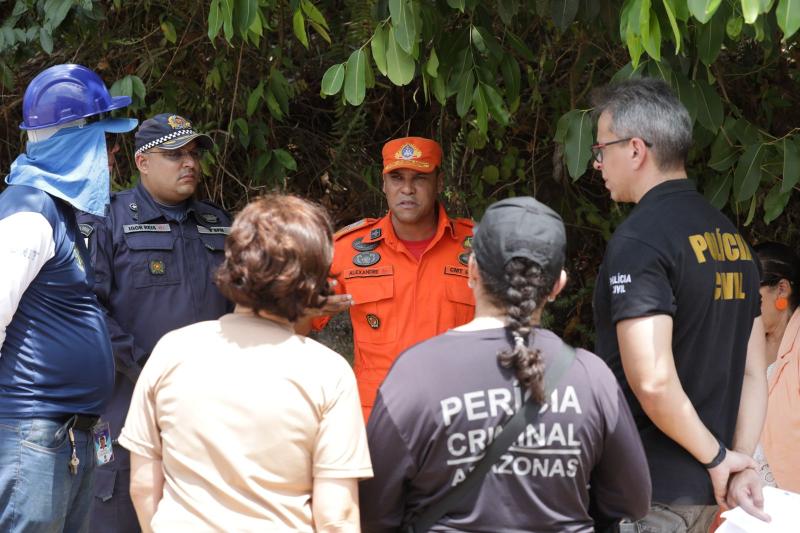 Governo do Amazonas realiza segundo dia de busca e assistência às vítimas de acidente no Porto de Manacapuru