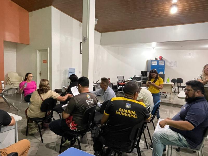 Secretaria de Turismo realiza reunião visando o início da temporada de transatlânticos, em Parintins