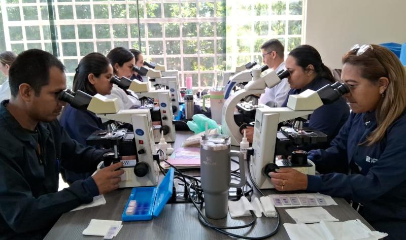 FVS-RCP treina profissionais de serviços de saúde do Amazonas para diagnóstico de malária