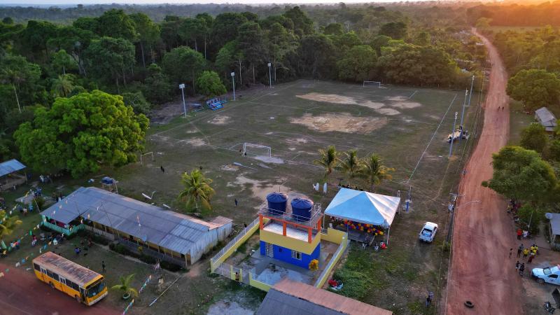 Prefeitura de Parintins inaugura sistema de abastecimento Água no Jirau e campo de futebol iluminado na Boa Esperança do Zé Açu