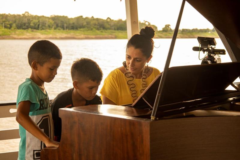 Orquestra de Violões do Amazonas apresenta espetáculo com pianista Carla Ruaro, de 'Um Piano na Amazônia'