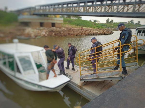 Homem é preso por tráfico de drogas, desacato e desobediência na Vila Amazônia