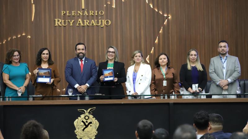Fapeam recebe homenagem da Aleam em sessão especial pelos 20 anos do Programa Ciência na Escola