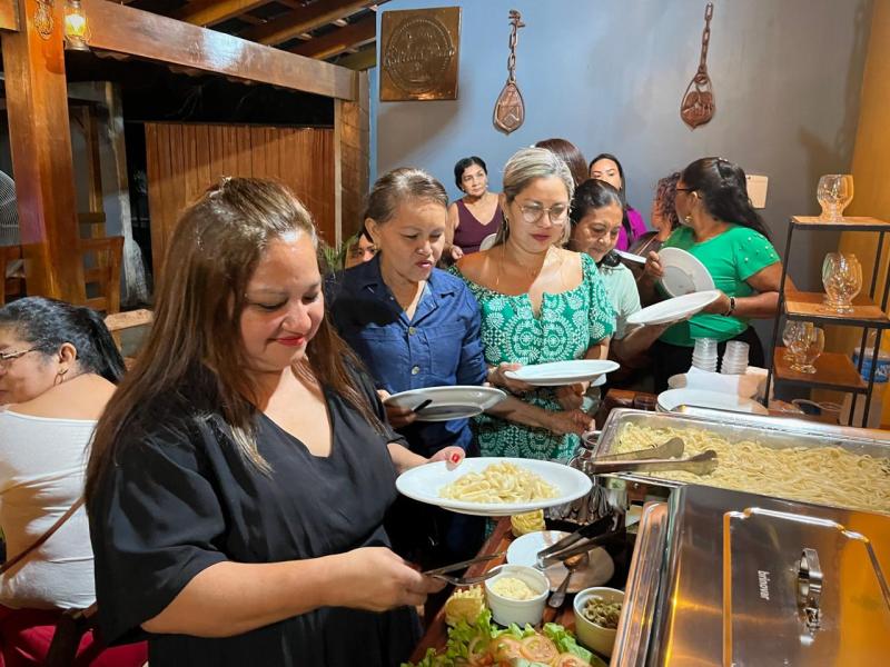 Alunas da academia ao ar livre da Praça da Liberdade encerram atividades 2024 celebrando a vida