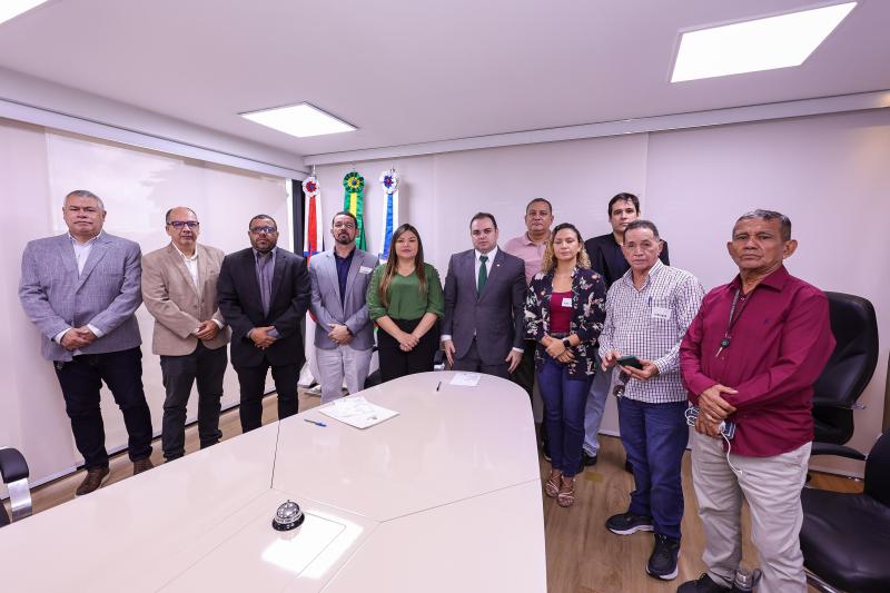 Representantes da Polícia Militar apresentam demandas da categoria ao presidente da Aleam, deputado Roberto Cidade