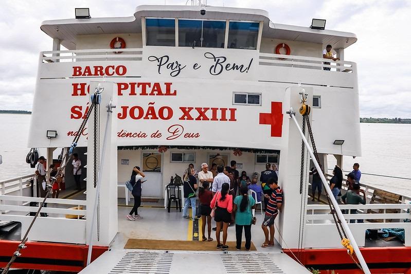 Barco Hospital São João XXIII realiza atendimentos em parceria com a SES-AM
