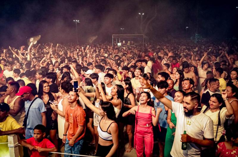 Em Nhamundá, festa de réveillon atrai multidão para celebrar a chegada de 2025