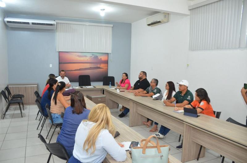 Prefeitura de Parintins promove reunião para prevenir incidentes envolvendo fauna no aeroporto