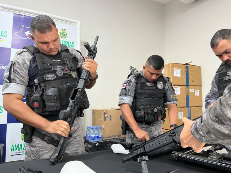 Policiais Civis e Militares recebem instrução para manuseio de novos armamentos adquiridos pelo Governo do Amazonas